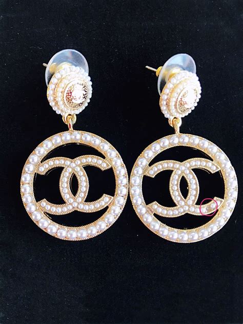 chanel pearl cc logo earrings